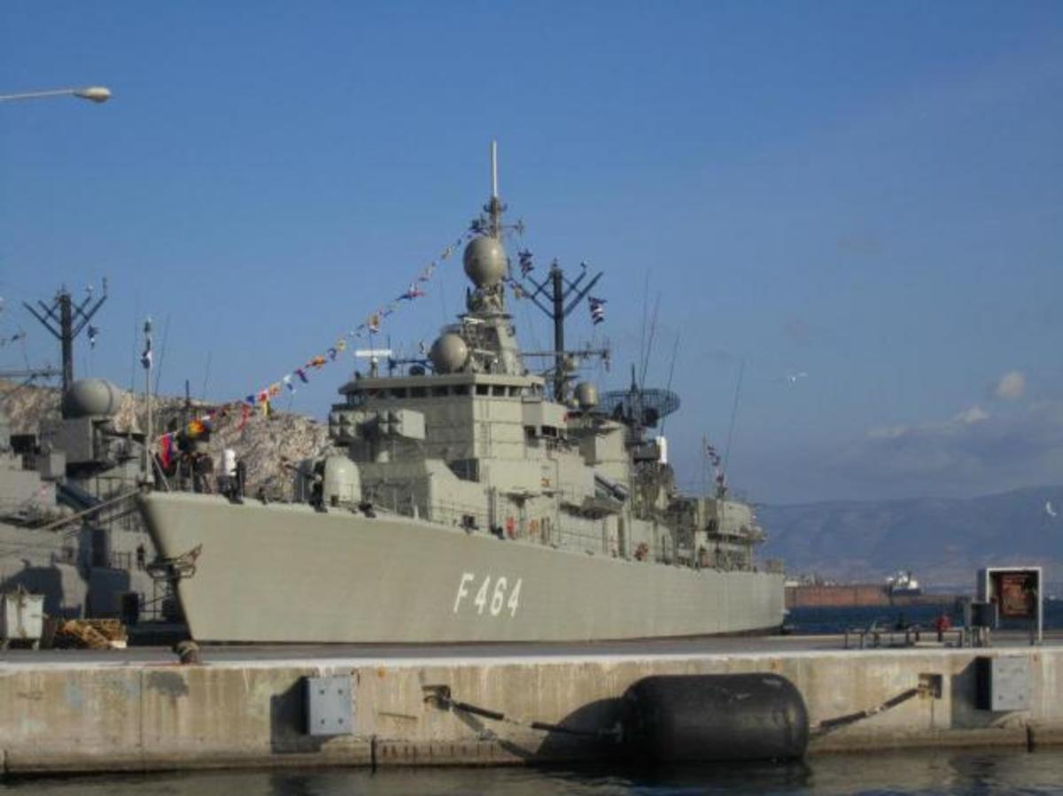 Επιτυχής η αποκόλληση της φρεγάτας “Κανάρης”