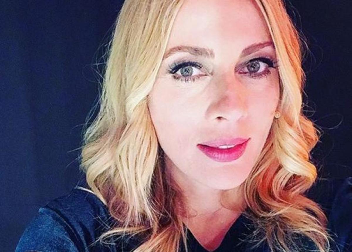 Σμαράγδα Καρύδη: Βραδινή έξοδος με τους κολλητούς της! [pic,vids]