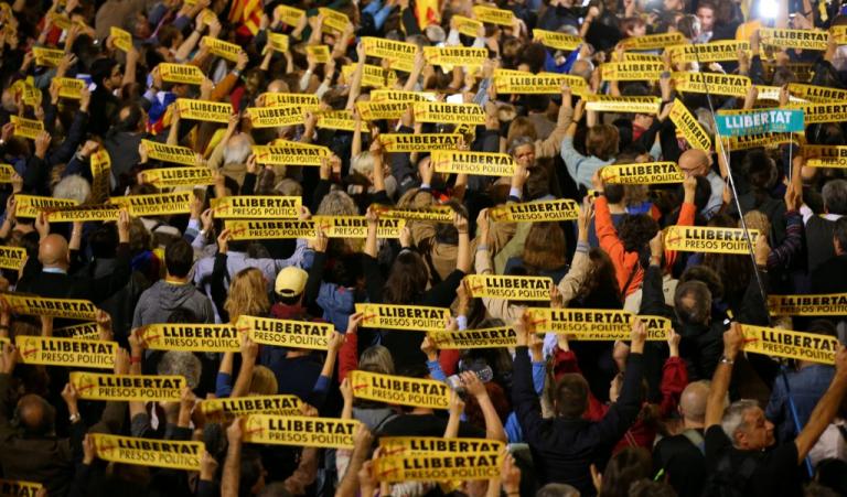 Δημοσκόπηση για Καταλονία: Τα κόμματα υπέρ της ανεξαρτησίας θα κερδίσουν στις εκλογές