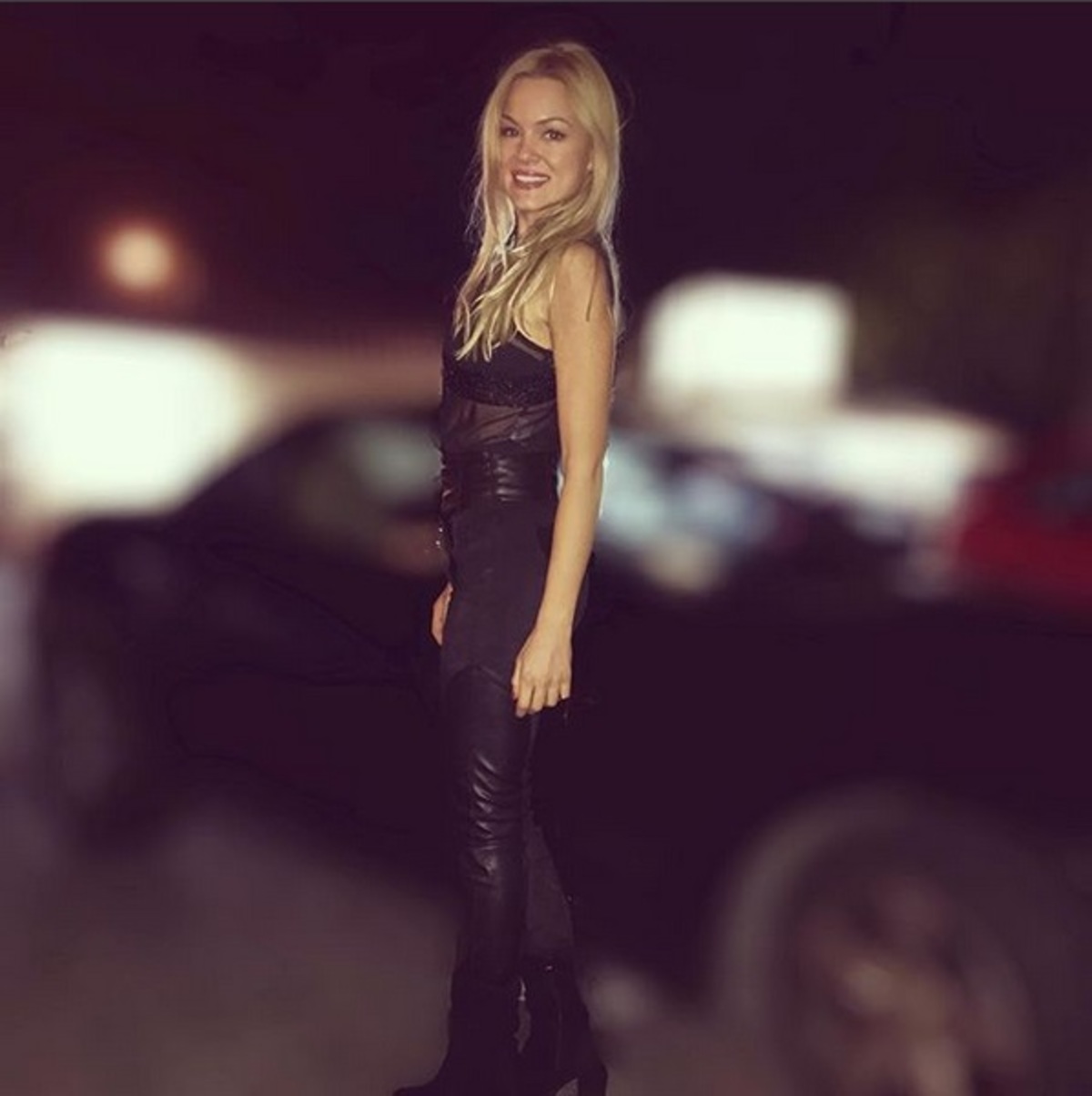 Βίκυ Κάβουρα: Λιώνει στη γυμναστική ακόμη και στην περιοδεία της!