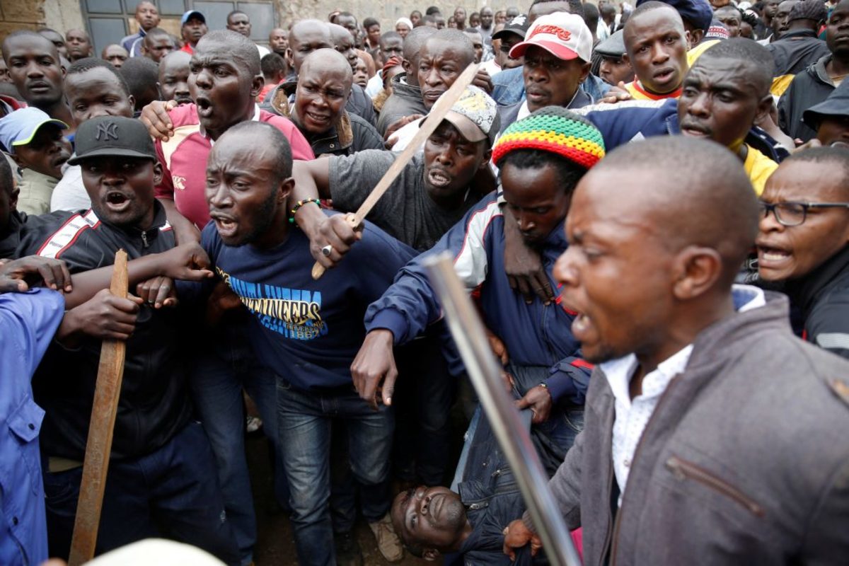 Κένυα: 4 νεκροί σε παραγκούπολη στο Ναϊρόμπι – Σφοδρές συγκρούσεις των κατοίκων με την αστυνομία [pics]