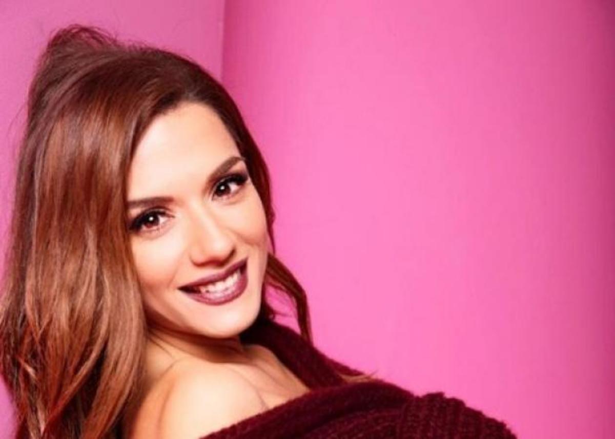 Βάσω Λασκαράκη: Μπήκε σε χριστουγεννιάτικο κλίμα και στόλισε ένα εντυπωσιακό δέντρο! [pics]