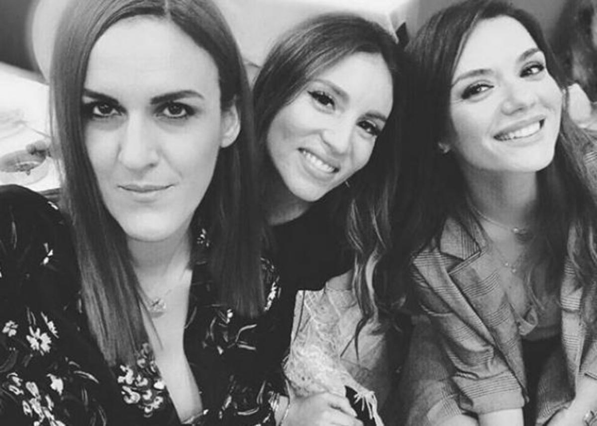 Βάσω Λασκαράκη: Με την κόρη της στο γάμο της Αθηνάς Οικονομάκου και του Φίλιππου Μιχόπουλου