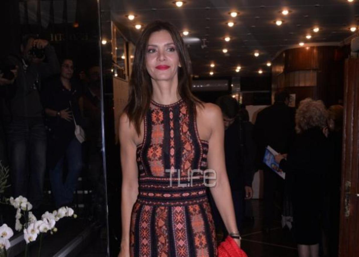 Κατερίνα Λέχου: Βραδινή έξοδος στο θέατρο για ν’ απολαύσει τους φίλους της! [pics]