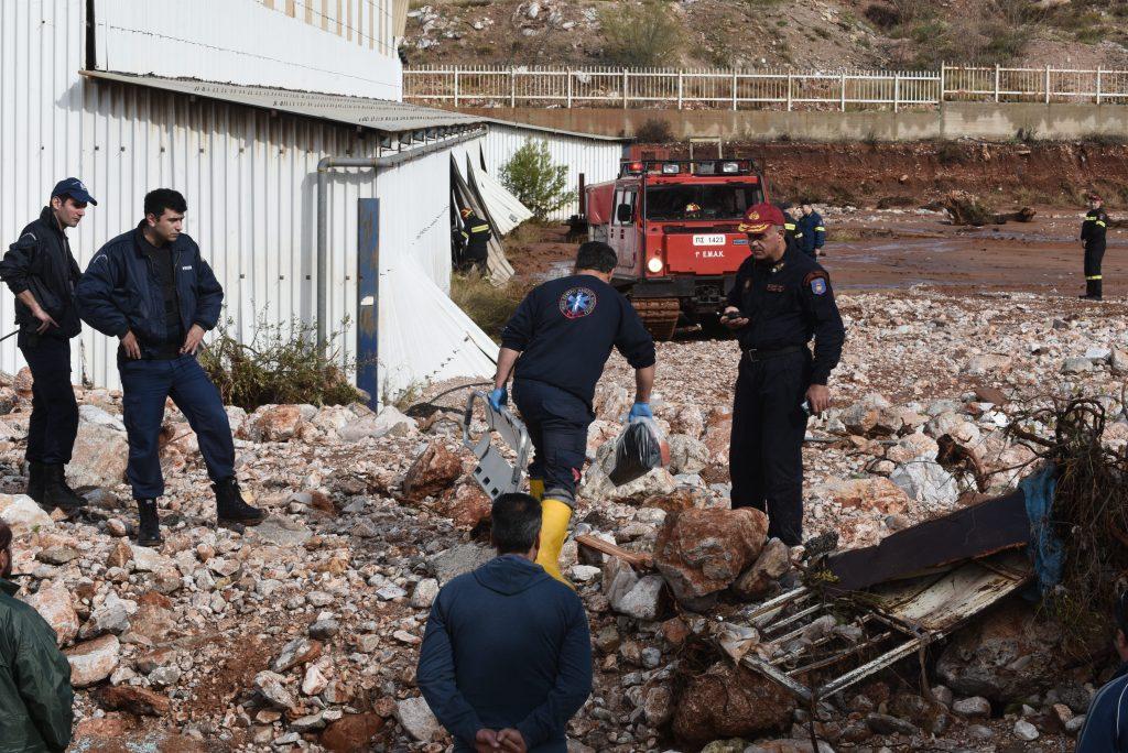 Δυτική Αττική: Συνταγματάρχης ο νεκρός που “ξεθάφτηκε” κοντά στο αμαξοστάσιο