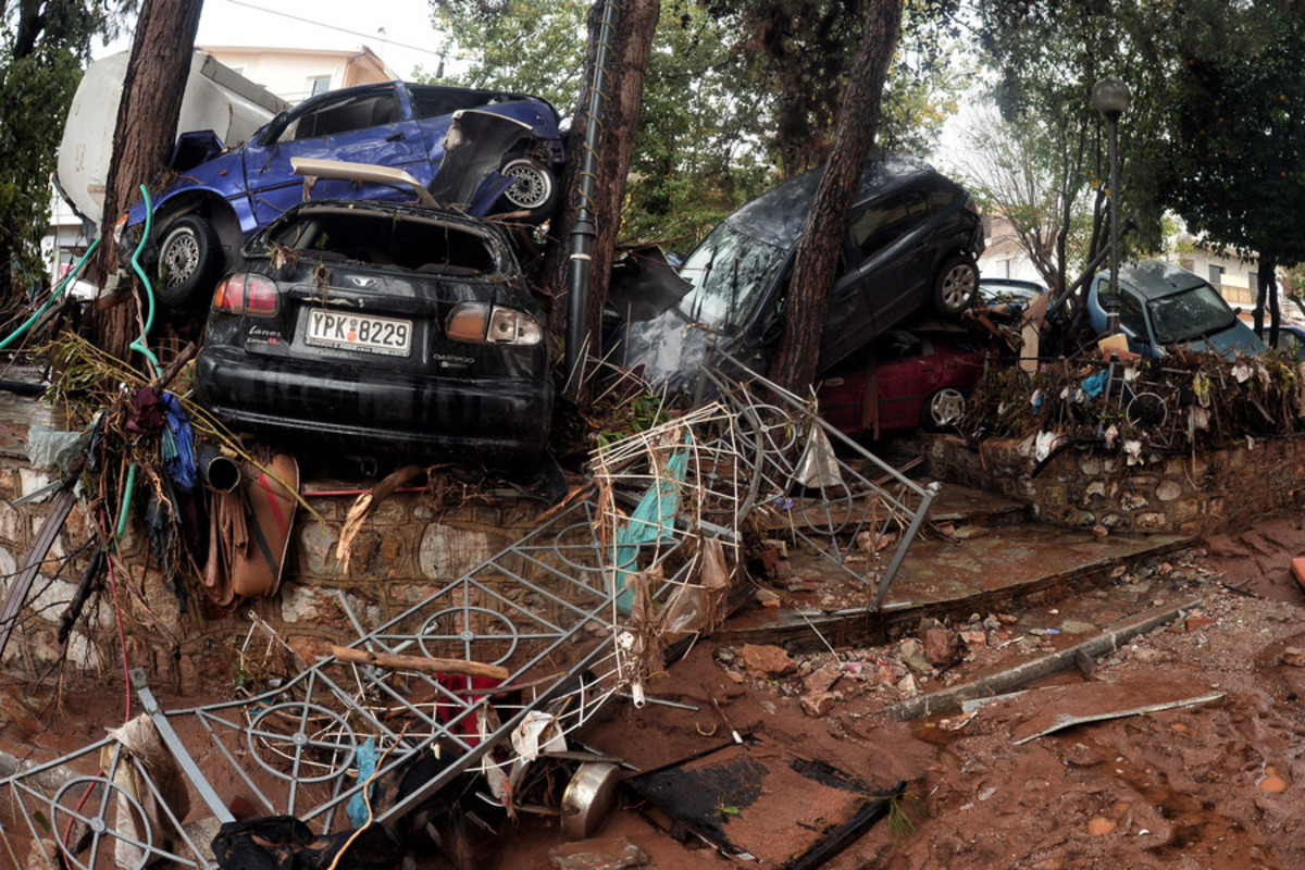 Δυτική Αττική: Ο σύλλογος Α.ΞΙ.Α “αγκάλιασε” τη χήρα του αξιωματικού που πνίγηκε στη φονική καταιγίδα