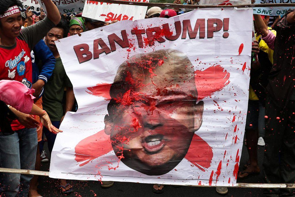 “Απαγορεύστε τον Τραμπ”! Στη Μανίλα δεν… χαίρονται με την επίσκεψη του Πλανητάρχη
