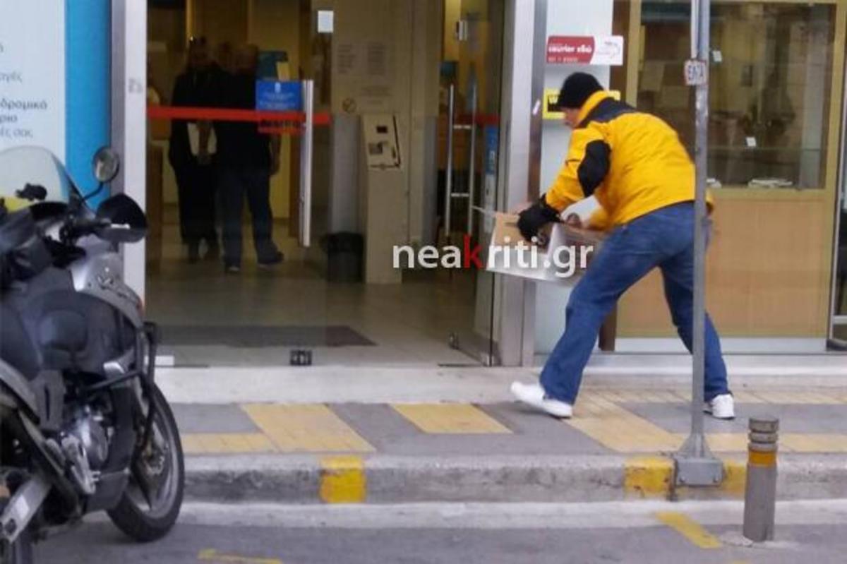Ηράκλειο: Αυτό είναι το δέμα της αναστάτωσης – Εκκενώθηκαν τα ΕΛΤΑ στο κέντρο της πόλης [pic]