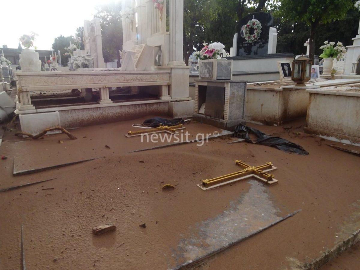 Μάνδρα: Ανατριχιαστικές εικόνες από το νεκροταφείο! Σπασμένοι τάφοι και ανθρώπινα οστά σε κοινή θέα
