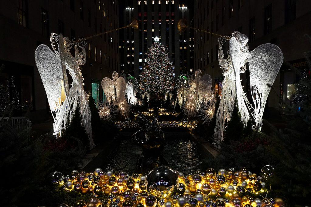 50.000 φωτάκια στο χριστουγεννιάτικο δέντρο της Νέας Υόρκης! Εντυπωσιακές εικόνες