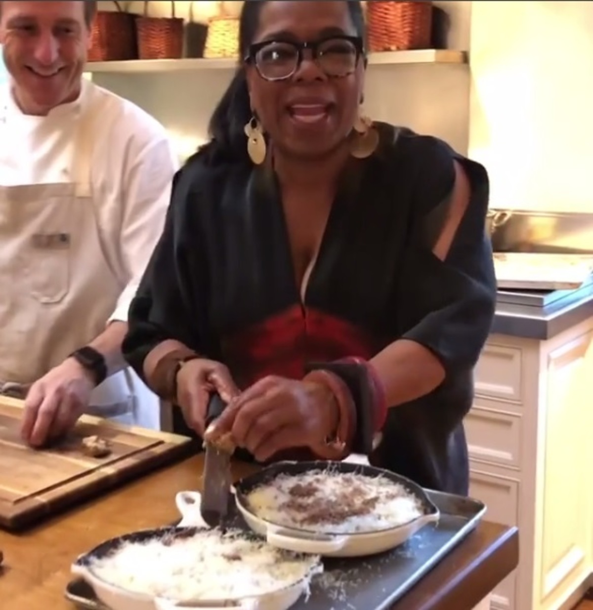 Oprah Winfrey: Το τραπέζι υπερπαραγωγή για τo Thanksgiving και το εντυπωσιακό σπίτι της! [vids]