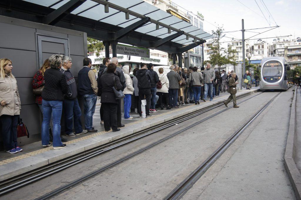 Στις ουρές οι πολίτες – Στα μαχαίρια ο Μαυραγάνης με την Αρχή Προστασίας