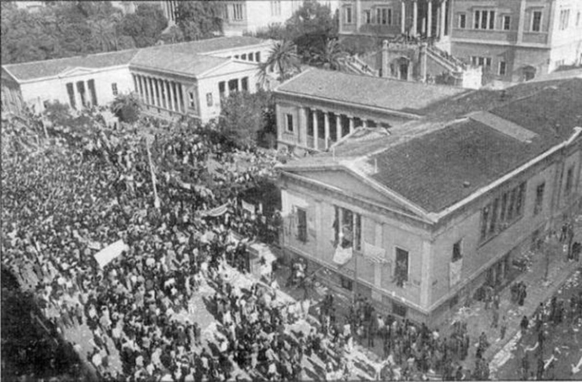 Πολυτεχνείο:  Σαν σήμερα οι φοιτητές καλούν το λαό σε εξέγερση [pics]