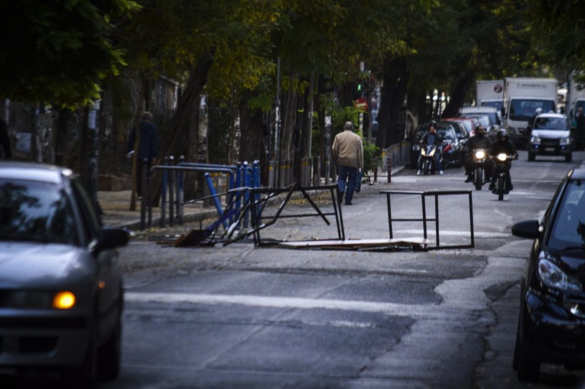 Φοιτητικές εκλογές: Ένταση στο πολυτεχνείο από ομάδα κουκουλοφόρων