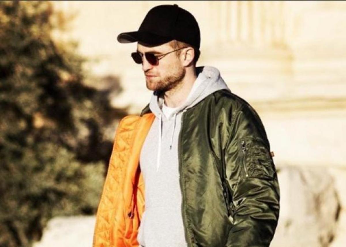 Robert Pattinson: Ο sexy πρωταγωνιστής του Twilight βρίσκεται στην Αθήνα – Οι βόλτες του στην Ακρόπολη [pics]