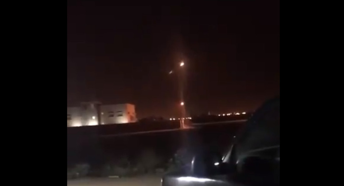 Σαουδική Αραβία: Βαλλιστικό πύραυλο στο Ριάντ “έριξε” η Υεμένη [vid]
