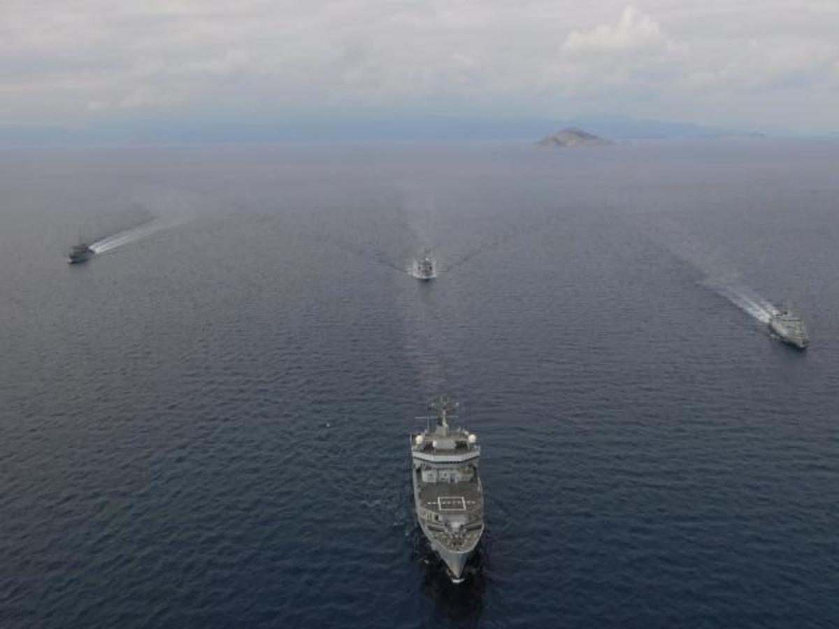 Πολεμικά πλοία της Ελλάδας της Ιταλίας και της Αγγλίας στον Σαρωνικό – Εντυπωσιακές εικόνες