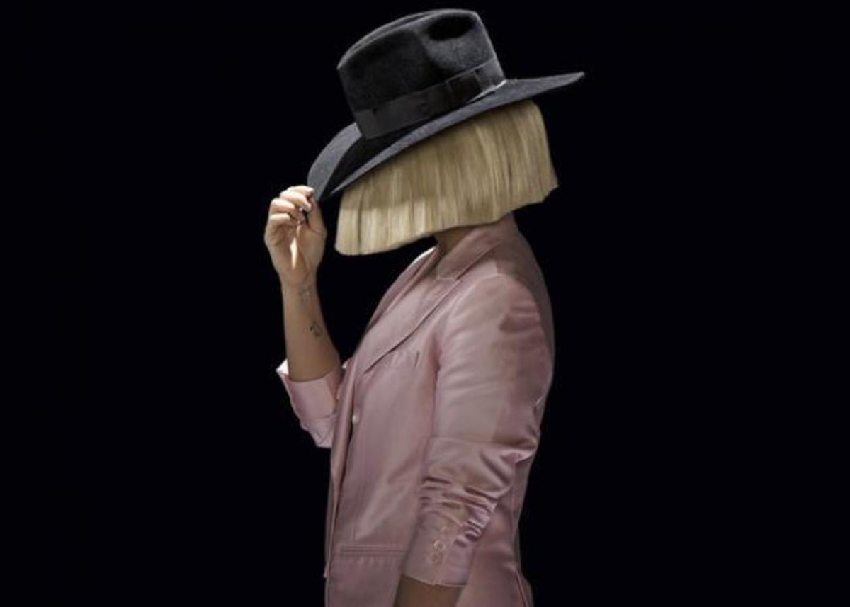 Sia: Η τραγουδίστρια δημοσίευσε ολόγυμνη φωτογραφία της, όταν έμαθε ότι πωλείται! [pics]