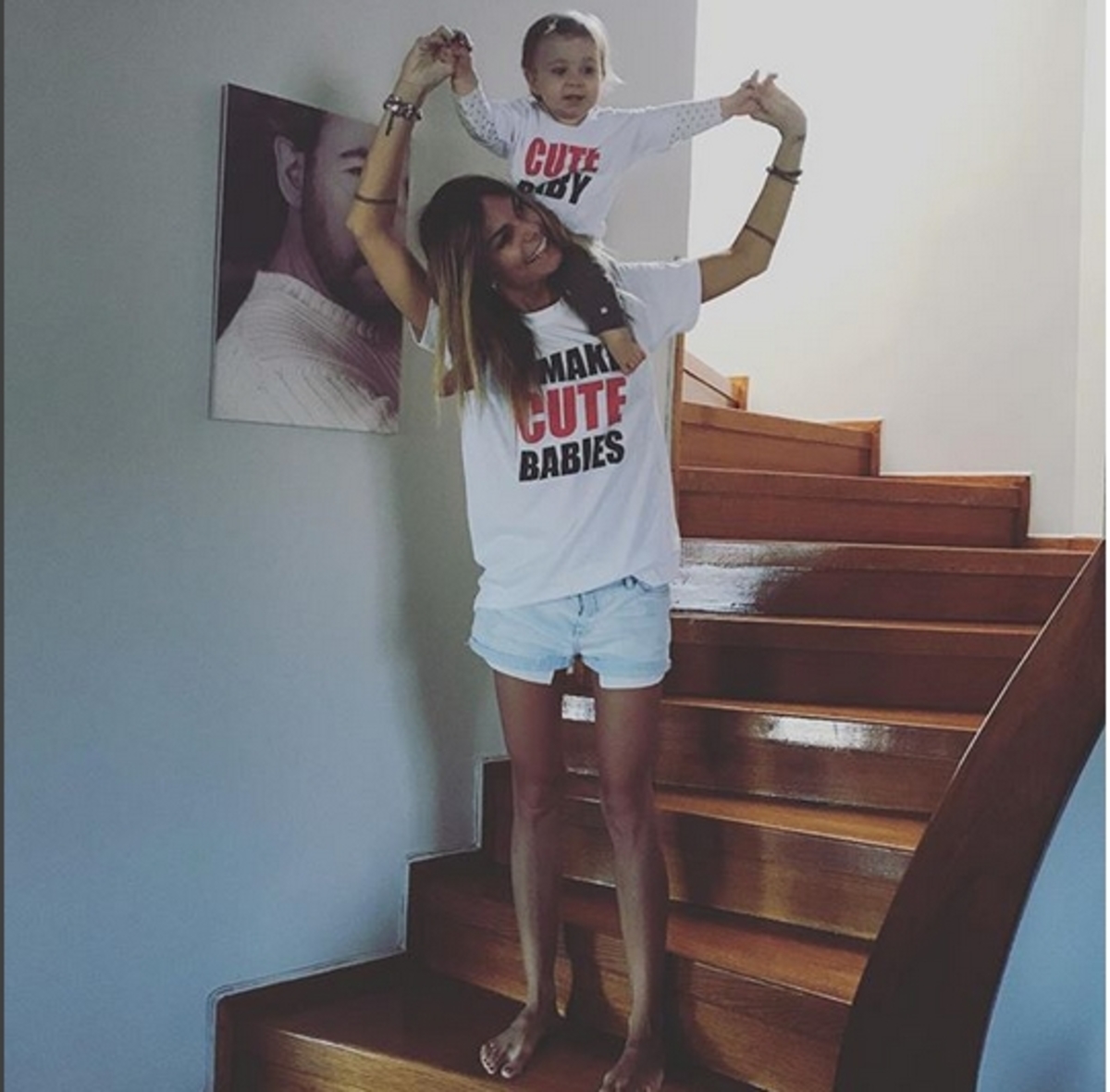 Γιάννης Βαρδής – Νατάσα Σκαφιδά: Και η κόρη τους στόλισε χριστουγεννιάτικο δέντρο! [pics]