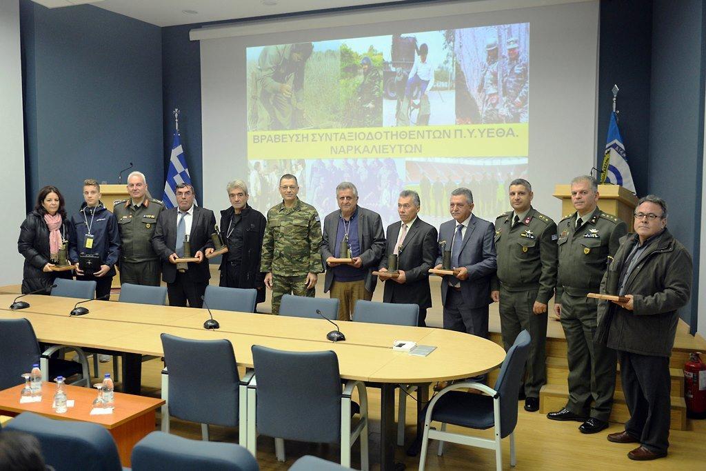 O Aρχηγός Στρατού βράβευσε 6 υπαλλήλους του Τάγματος Εκκαθάρισης Ναρκών Ξηράς [pics]