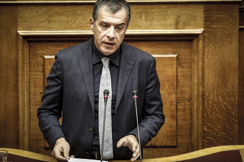 Θεοδωράκης: Η συμμετοχή Καμμένου στην κυβέρνηση προκαλεί απέχθεια στην κοινωνία