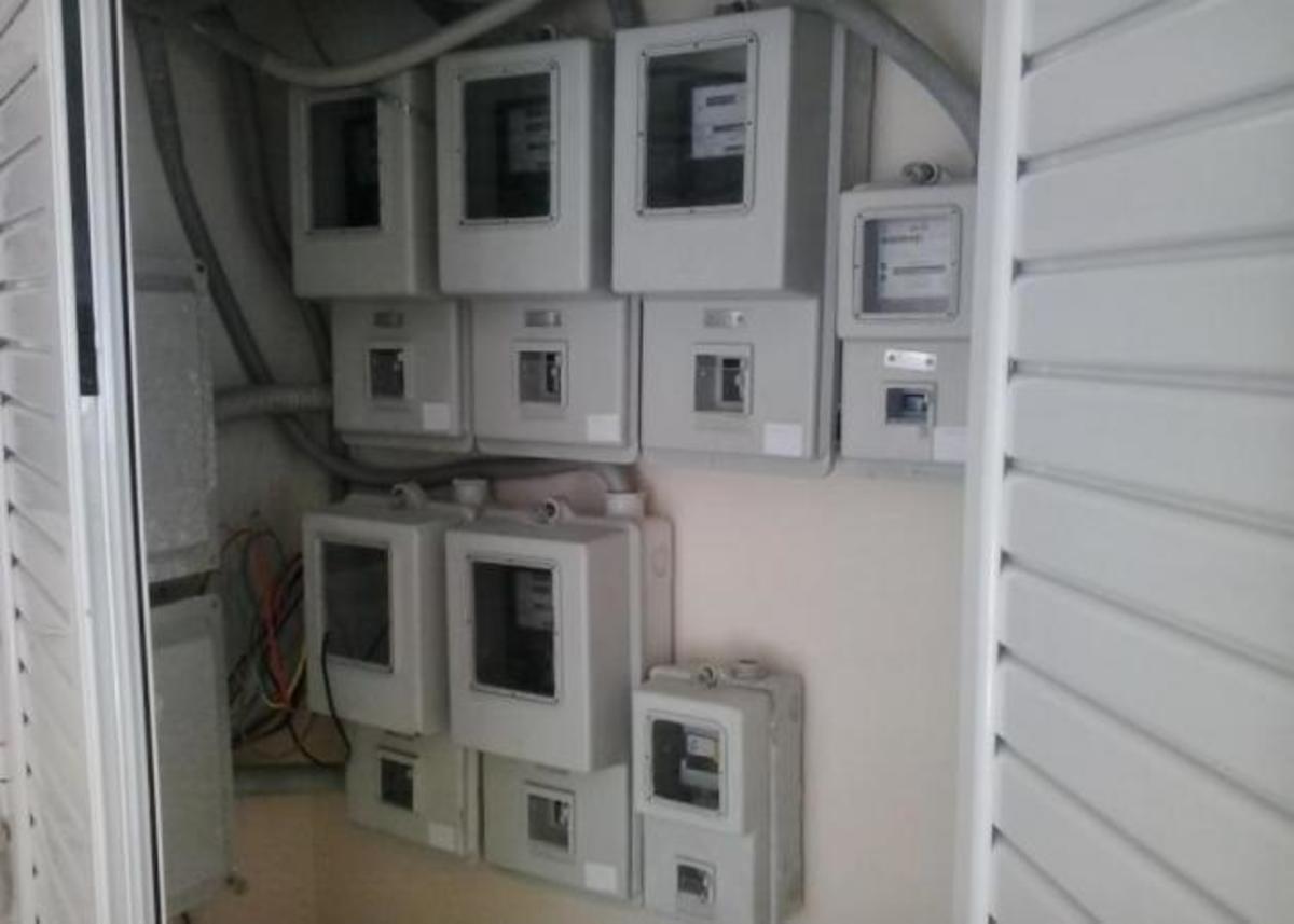 Στο “σκαμνί” γνωστός Έλληνας τραγουδιστής γιατί έκλεβε ρεύμα από τη ΔΕΗ