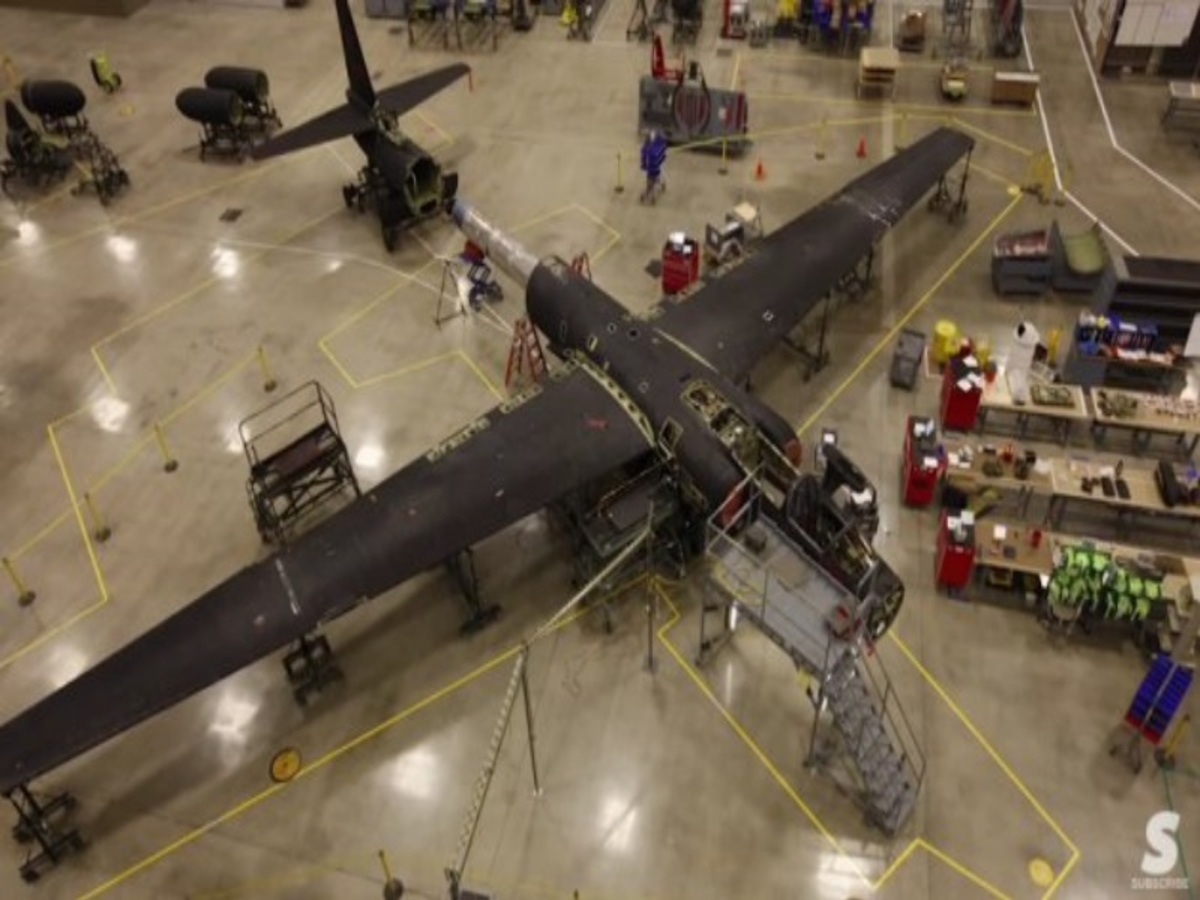 U-2: Έτσι αποσυναρμολογούν το θρυλικό κατασκοπευτικό [vid]