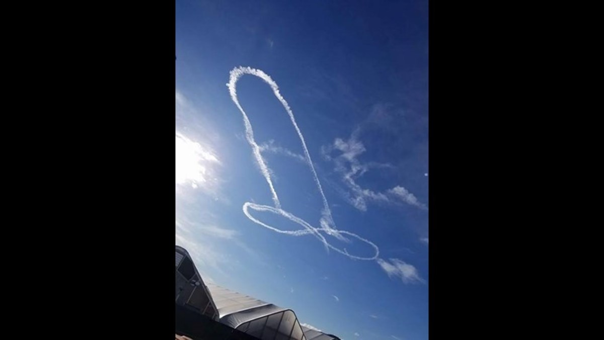 ΗΠΑ: Σάλος στην πολεμική αεροπορία! Πιλότος “ζωγράφισε” φαλλό στον ουρανό [pics]