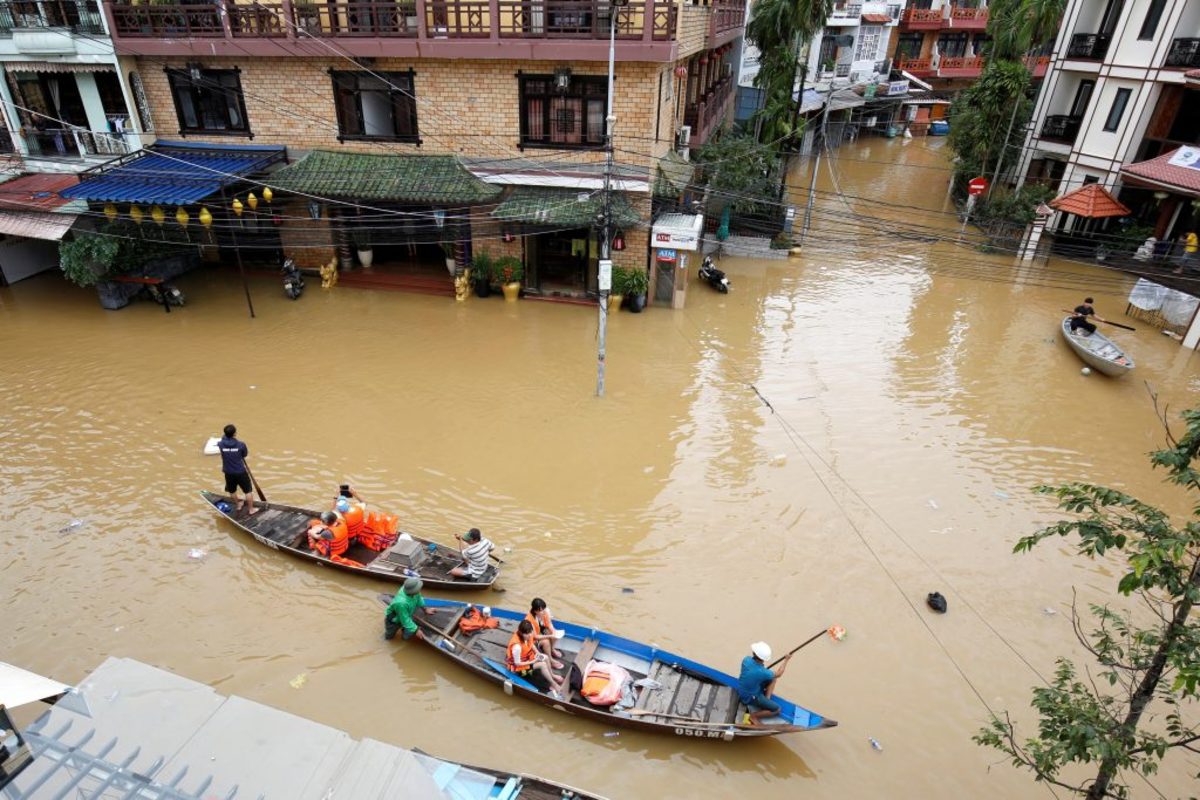 Βιετνάμ: Τουλάχιστον 106 νεκροί από το σαρωτικό πέρασμα του τυφώνα Ντάμρεϊ [pics]