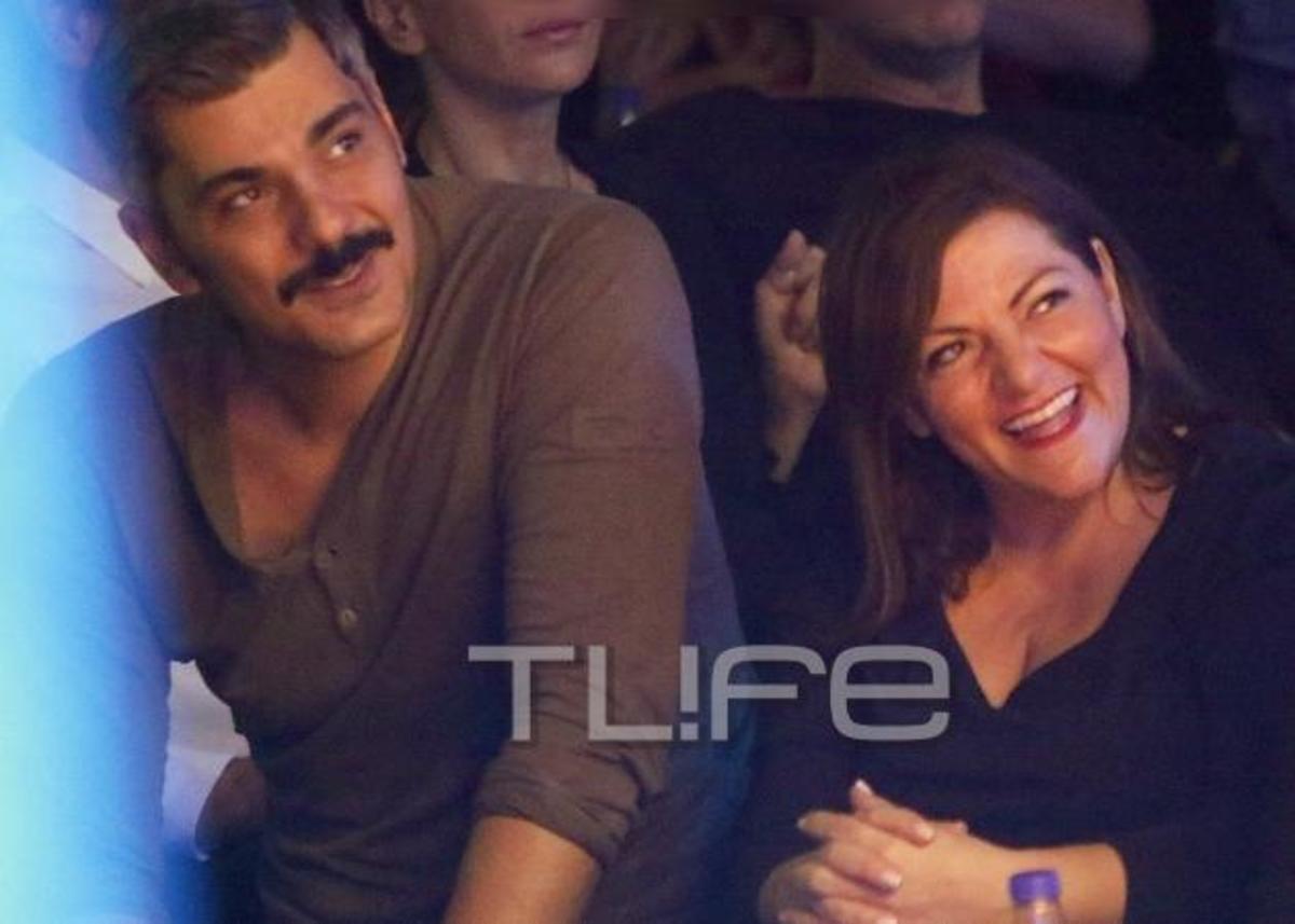 Βίκυ Σταυροπούλου: Βραδινή έξοδος με την κόρη και τον  γοητευτικό πρώην σύντροφό της! [pics]