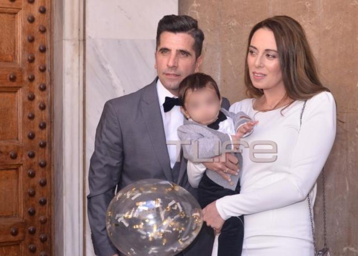 Θανάσης Βισκαδουράκης: Βάφτισε το γιο του με τις ευλογίες του Αρχιεπισκόπου Ιερώνυμου! [pics]