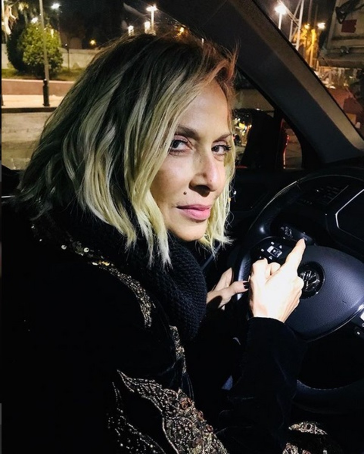 Άννα Βίσση: Πέρασε το βράδυ στην αγκαλιά του Νίκου Καρβέλα! [pic]