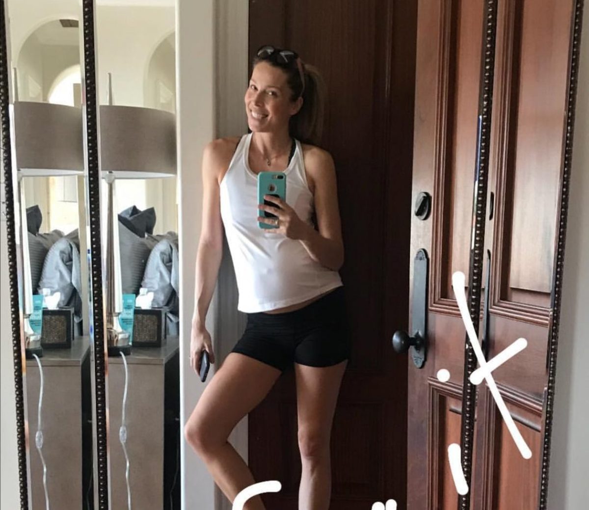 Μαριέττα Χρουσαλά: Συνεχίζει τη γυμναστική στον 8ο μήνα της εγκυμοσύνης της! [pics]