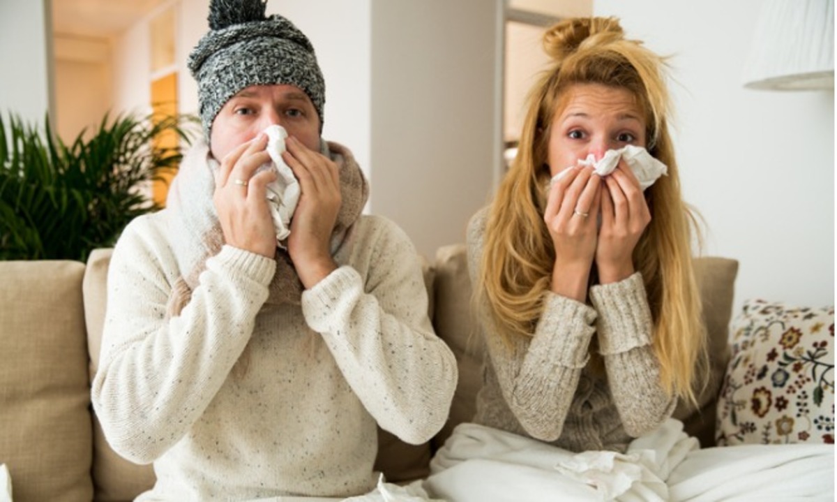 Κρυολόγημα, γρίπη και ίωση: Πλήρης οδηγός για το τσουχτερό κρύο