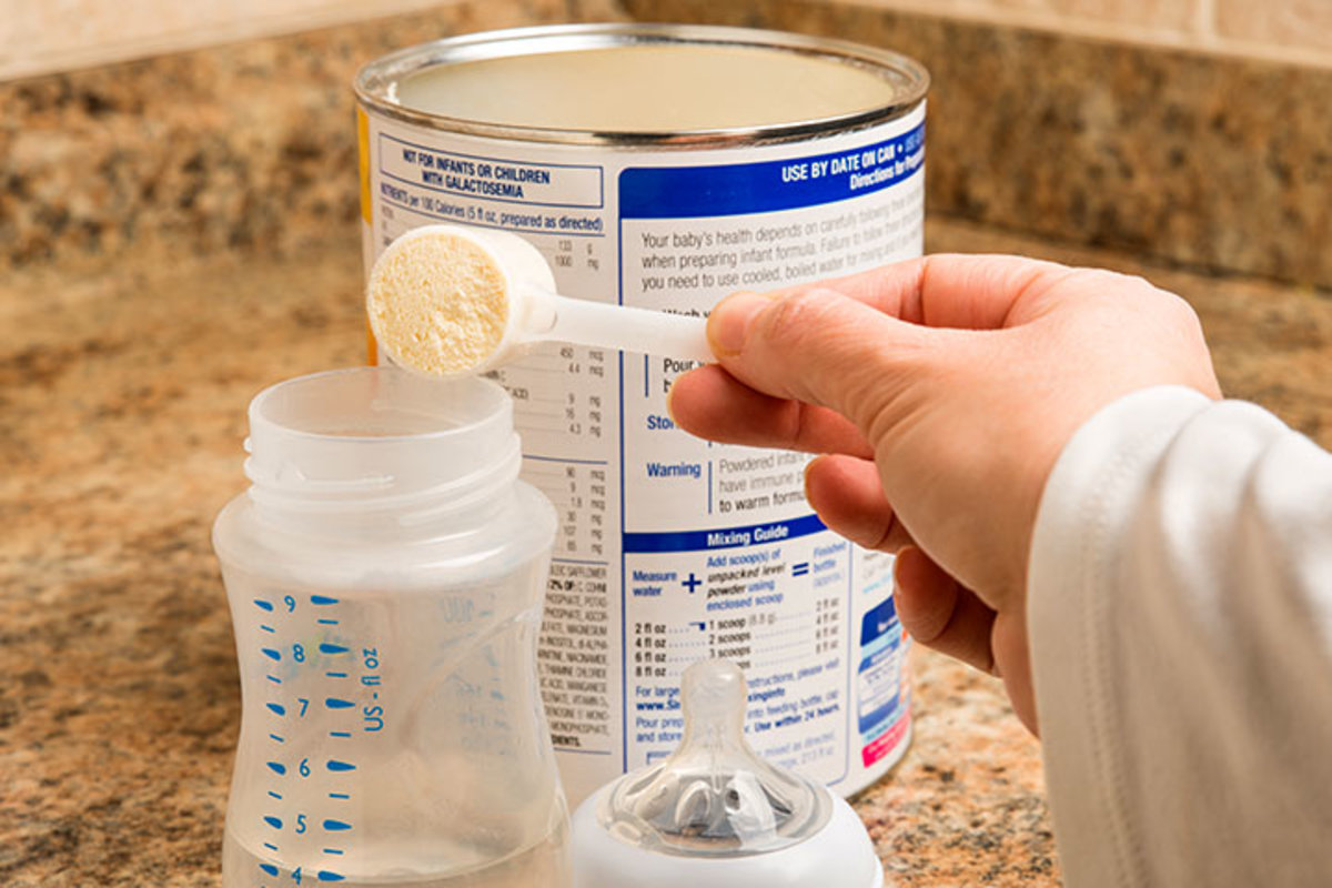 Σκάνδαλο Lactalis: Δεν έχει αποσυρθεί από τα ράφια όλο το μολυσμένο βρεφικό γάλα
