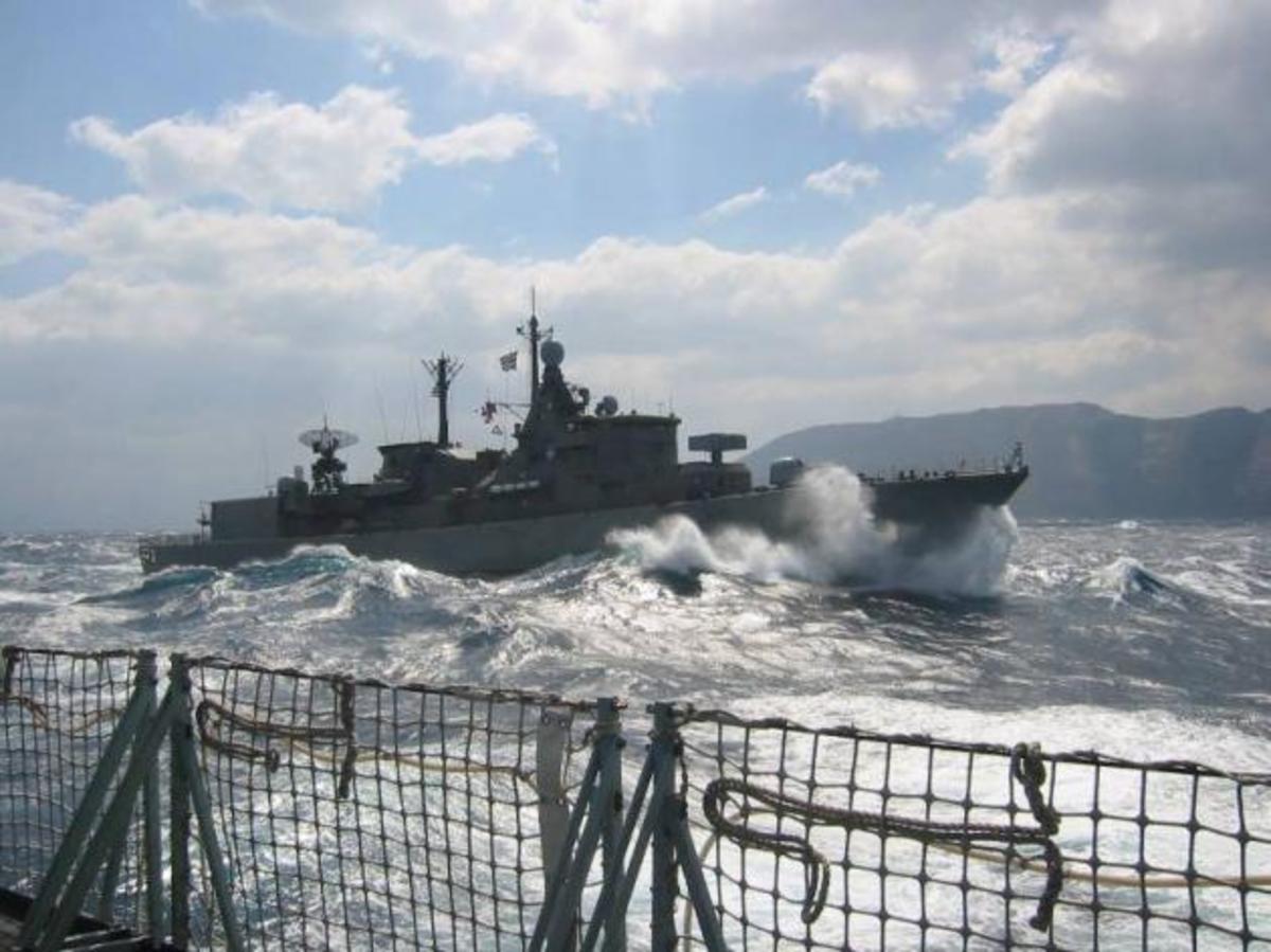 Αυτή είναι η φρεγάτα που  συνοδεύει το θωρηκτό “Γεώργιος Αβέρωφ” στο ταξίδι του γυρισμού [pics]