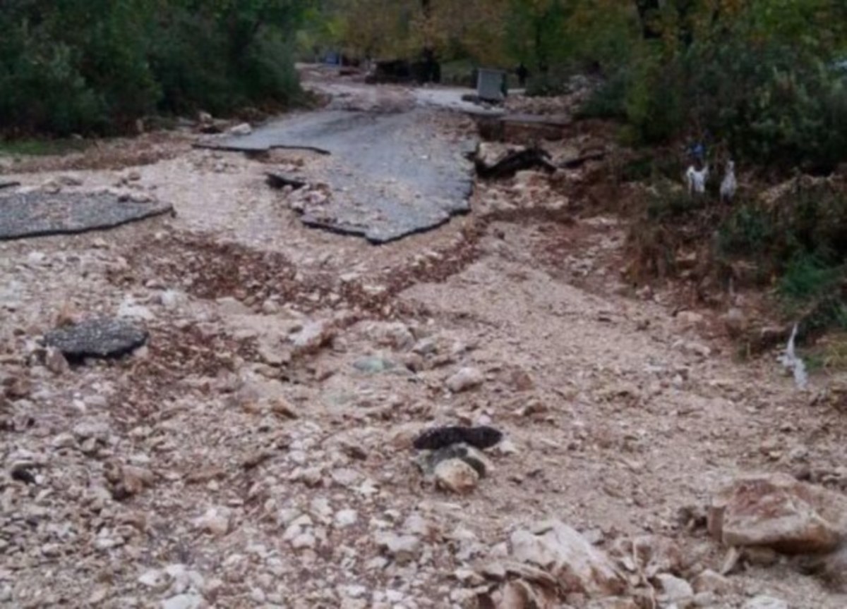 Πρέβεζα: Η κακοκαιρία “εξαφάνισε” δρόμους και περιουσίες – Περιοχές αποκλεισμένες στα λασπόνερα [pics]