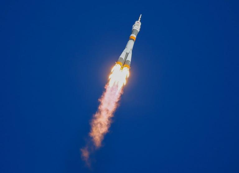Εντυπωσιακές εικόνες: Εκτόξευση πυραύλου με τρεις αστροναύτες