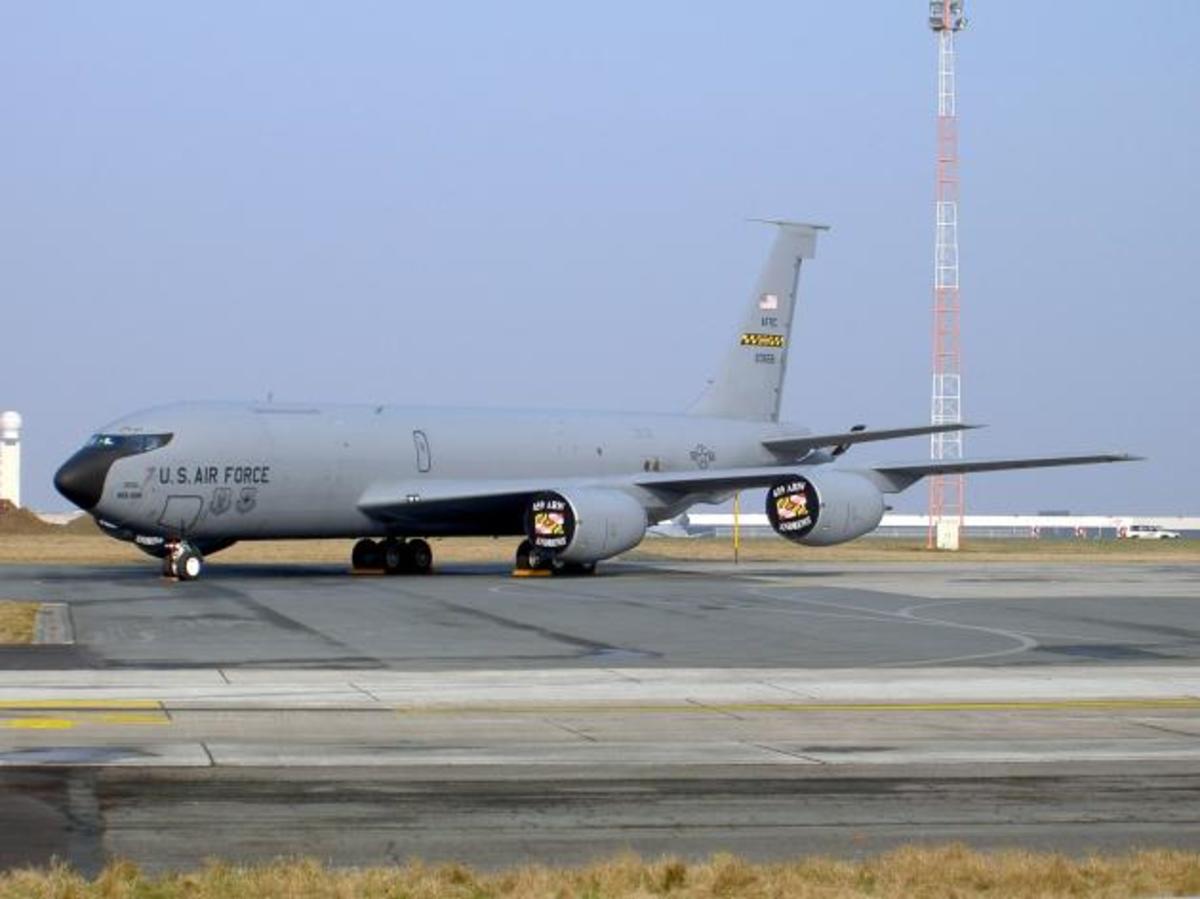 Ένα “ιπτάμενο τάνκερ” των ΗΠΑ έκανε αναγκαστική προσγείωση στη Σκωτία