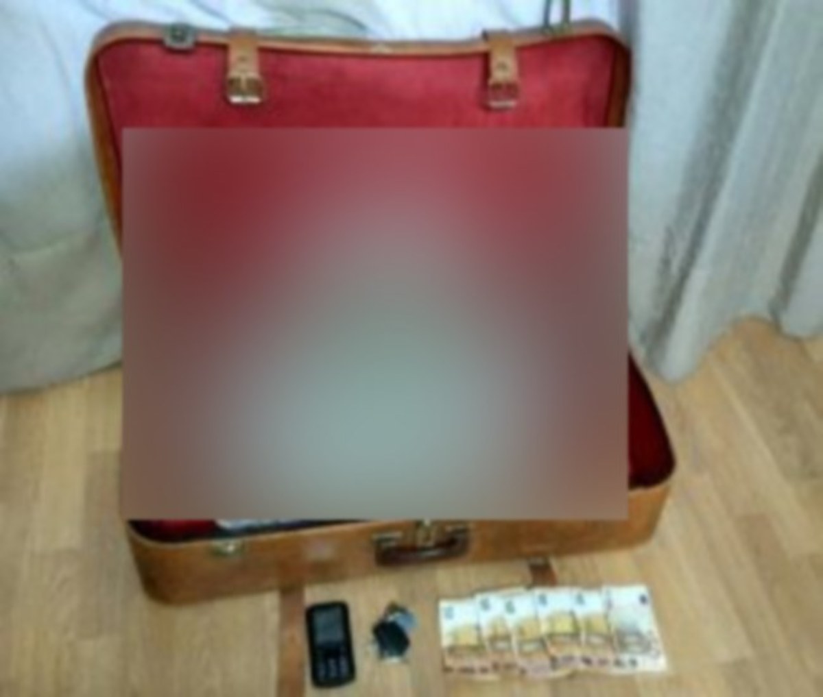 Καστοριά: Άνοιξαν τη βαλίτσα και είδαν μέσα αυτή την εικόνα – Στο φως τα “ένοχα” μυστικά του [pics]