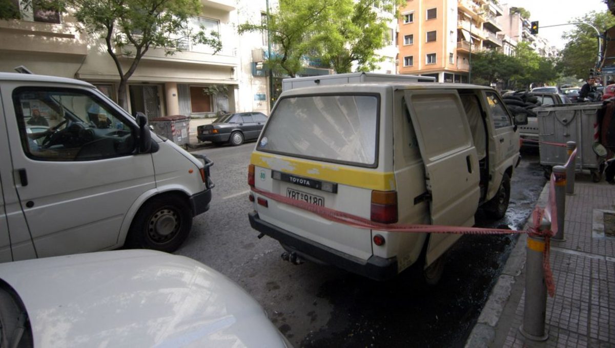 Χαλκίδα: Με καλάσνικοφ και βαριοπούλα προσπάθησαν να ληστέψουν χρηματαποστολή