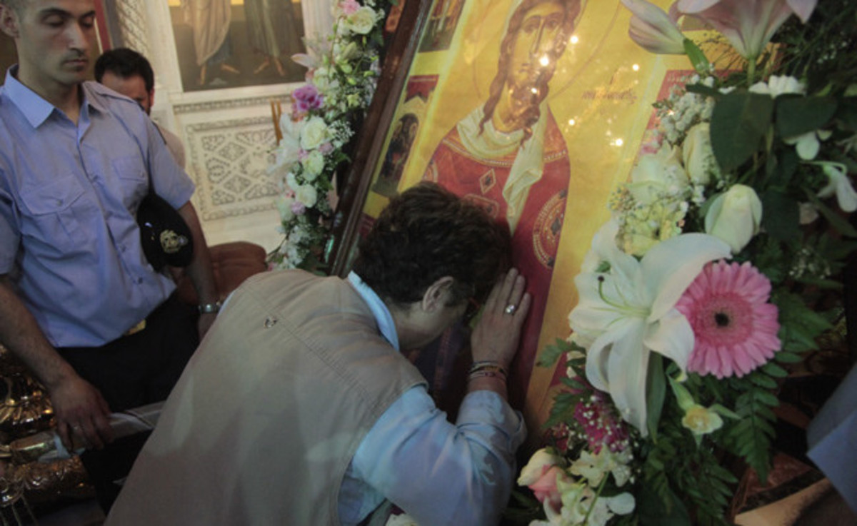 Συγκλονιστικό: Η Αγία Βαρβάρα θεραπεύει παράλυτη κοπέλα!