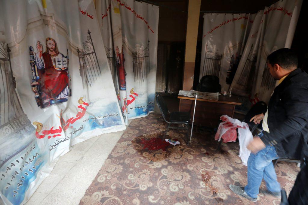 Κάιρο: 9 οι νεκροί από την τρομοκρατική επίθεση στην Εκκλησία Κοπτών – Σοβαρά τραυματισμένος ο δράστης [pics,vid]