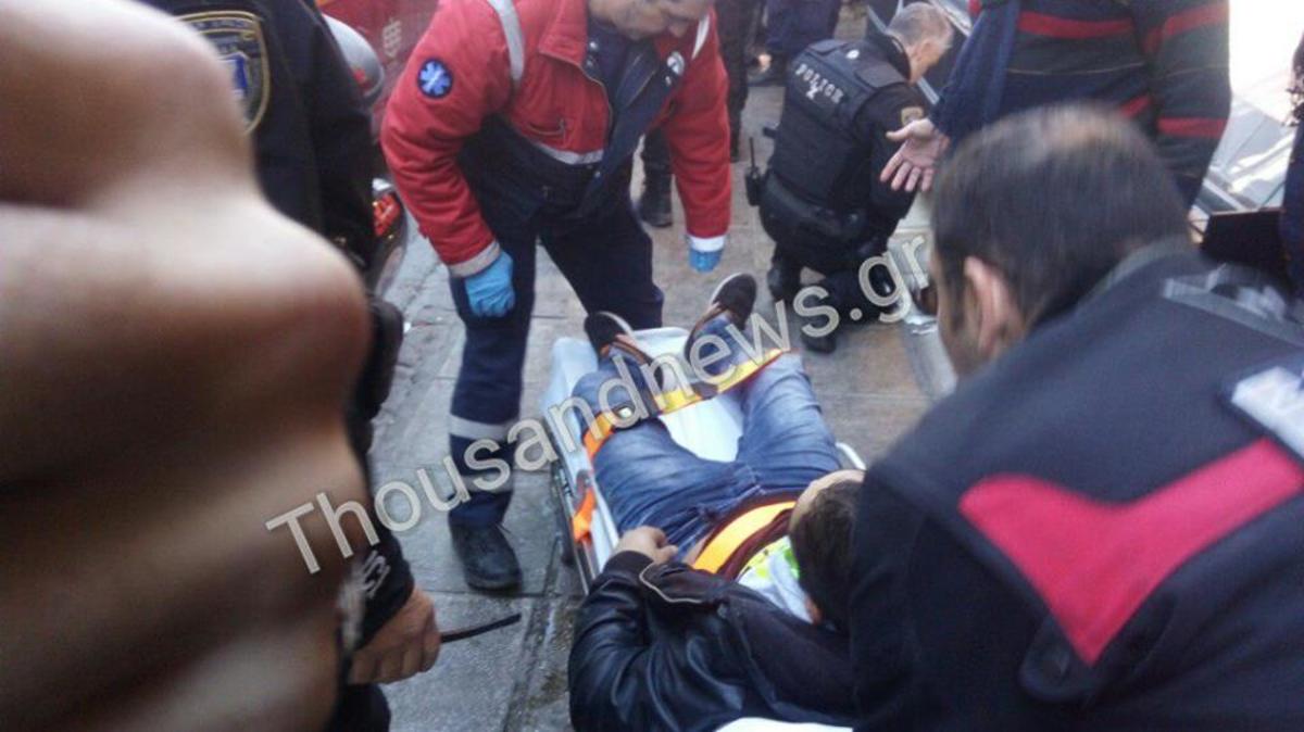 Βγήκαν τα μαχαίρια στο κέντρο της Θεσσαλονίκης – Αιματηρή συμπλοκή με τραυματία [vid]