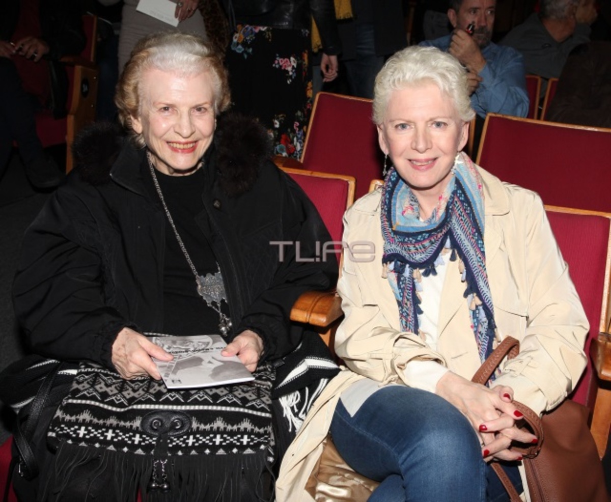 Έλενα Ακρίτα: Θεατρική βραδιά με την μητέρα της!