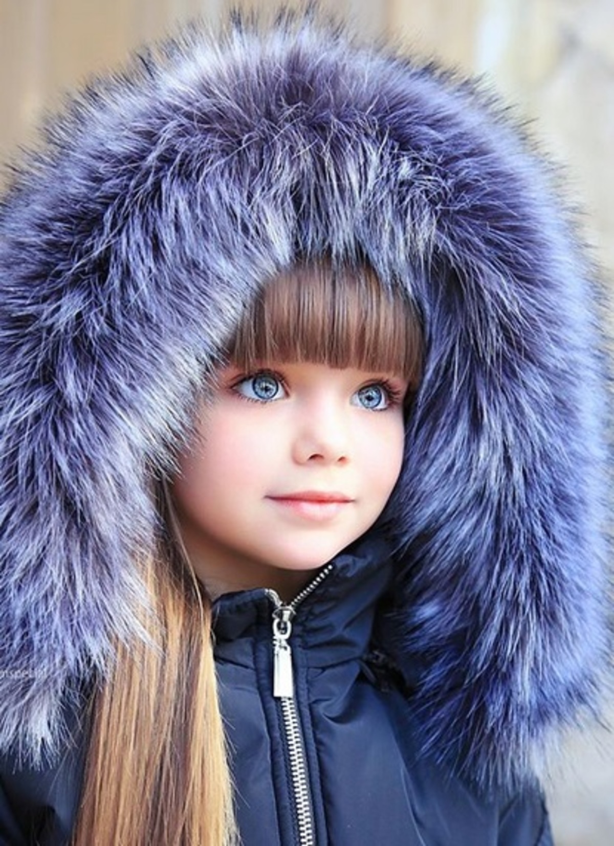 Όταν το πιο όμορφο κορίτσι στον κόσμο, ανοίγει τα χριστουγεννιάτικα δώρα του