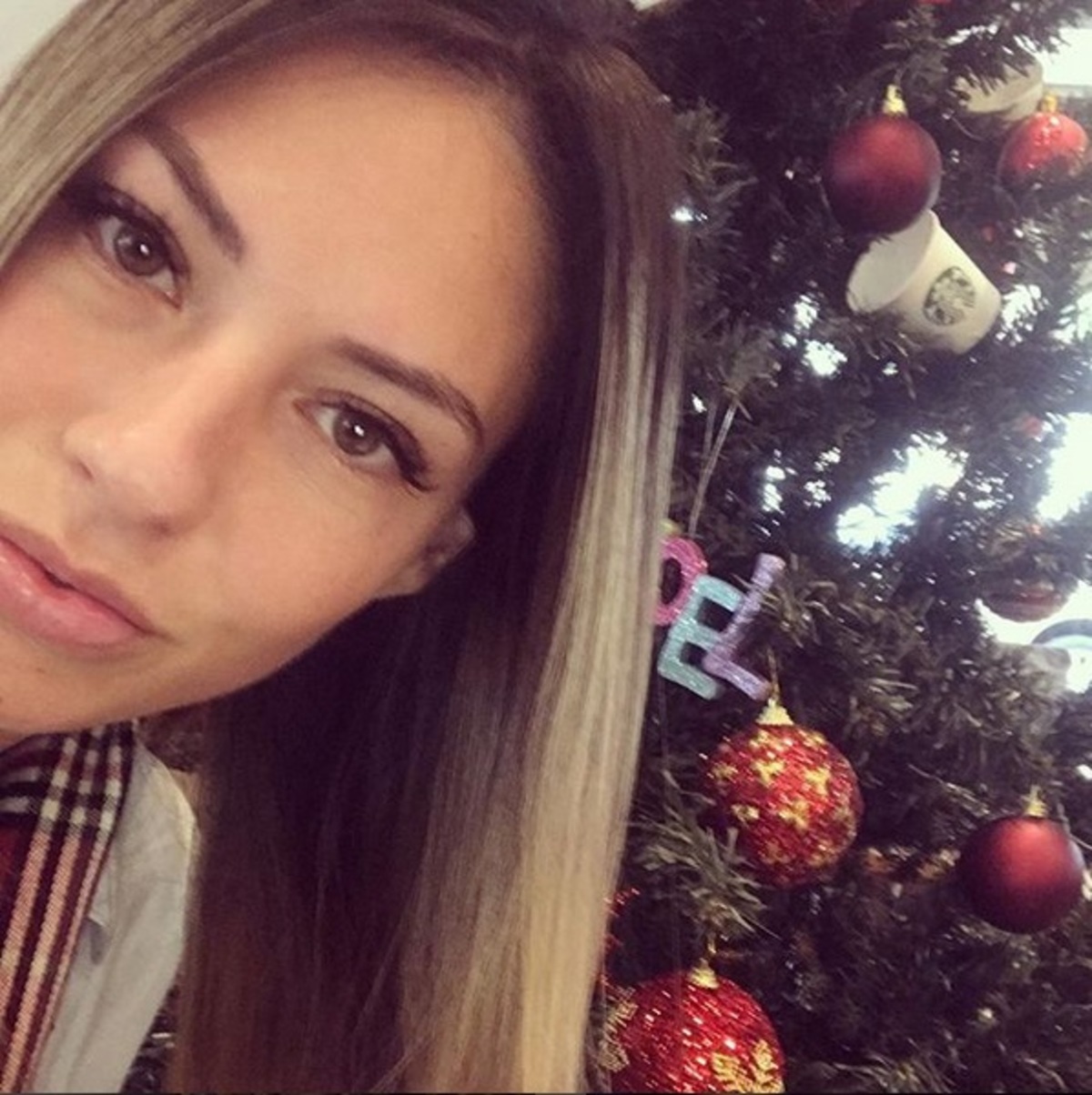 Ανθή Ανδροτσάκη: Η πρώην σύζυγος του Γιώργου Λιανού στόλισε δέντρο με τα παιδιά τους, στην θάλασσα!