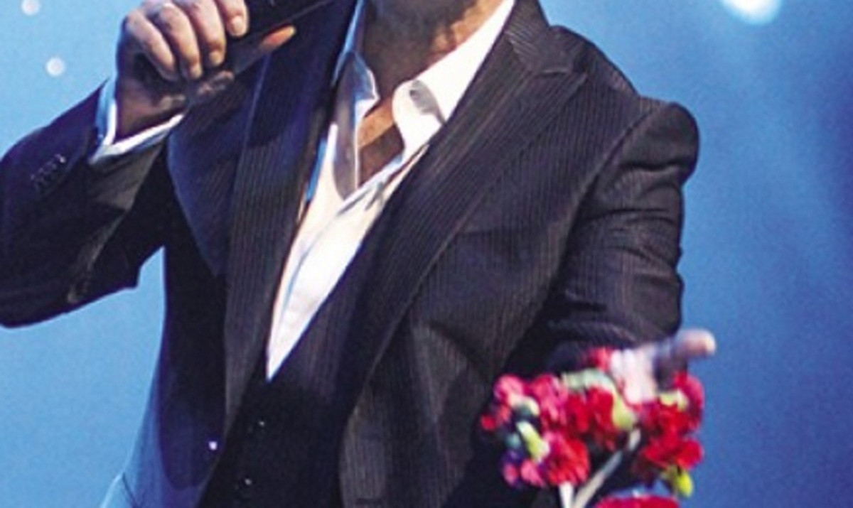 «Το 1992 με περίμεναν κάθε βράδυ 30-40 γυναίκες στο καμαρίνι! Η γυναίκα μου δεν ήταν και πολύ ψύχραιμη»