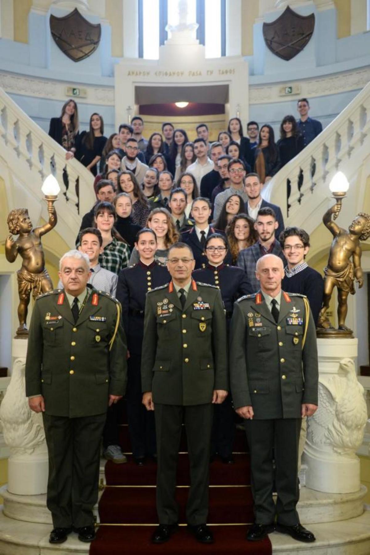 Ο ΑΓΕΣ με τα αστέρια του Στρατιωτικού και Πολιτικού προσωπικού του Στρατού Ξηράς!