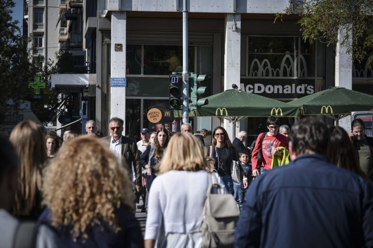 Telegraph: Ανάκαμψη της ελληνικής οικονομίας το 2018 αλλά οι Έλληνες δεν… πανηγυρίζουν